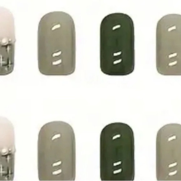 24 Pieces Square Short Green Pearl Press on Nails - Picture 2 of 6